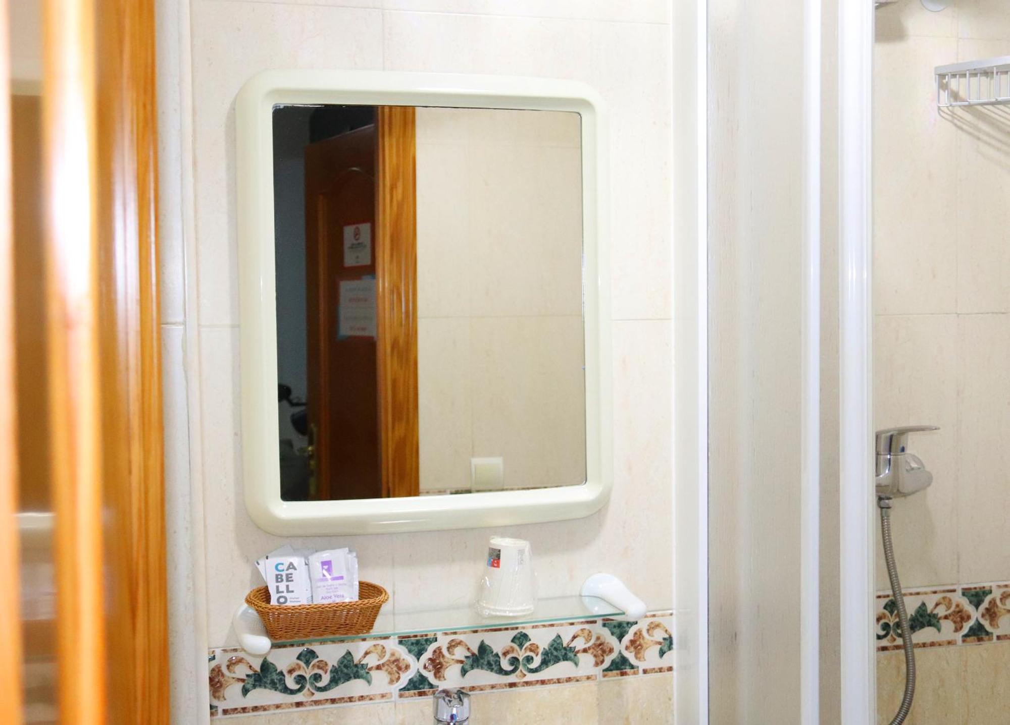 Hostal La Estacion Benajarafe Zewnętrze zdjęcie